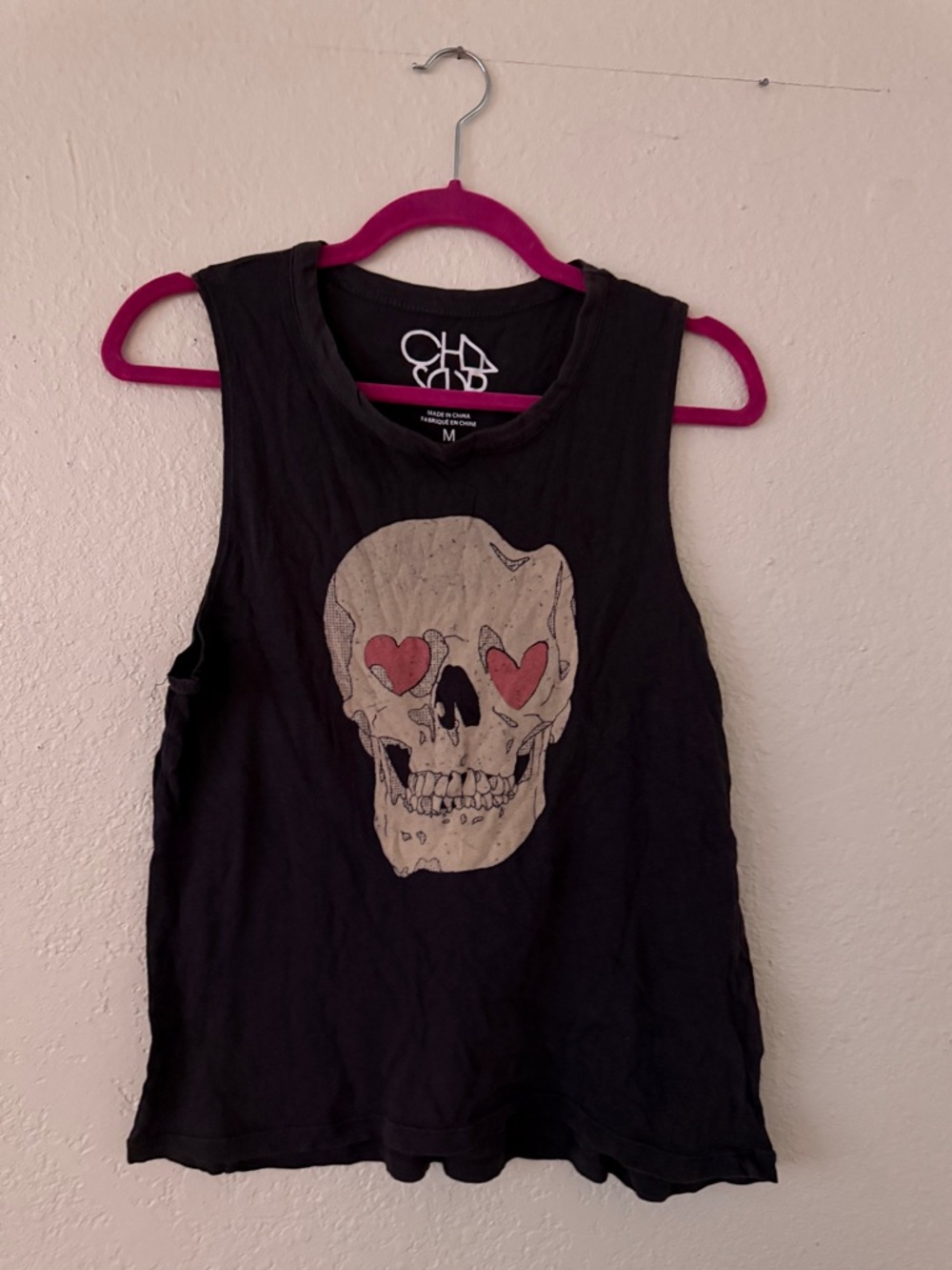 CHASER Brand Black Skull Muscle Tank with Heart-Eye Graphic